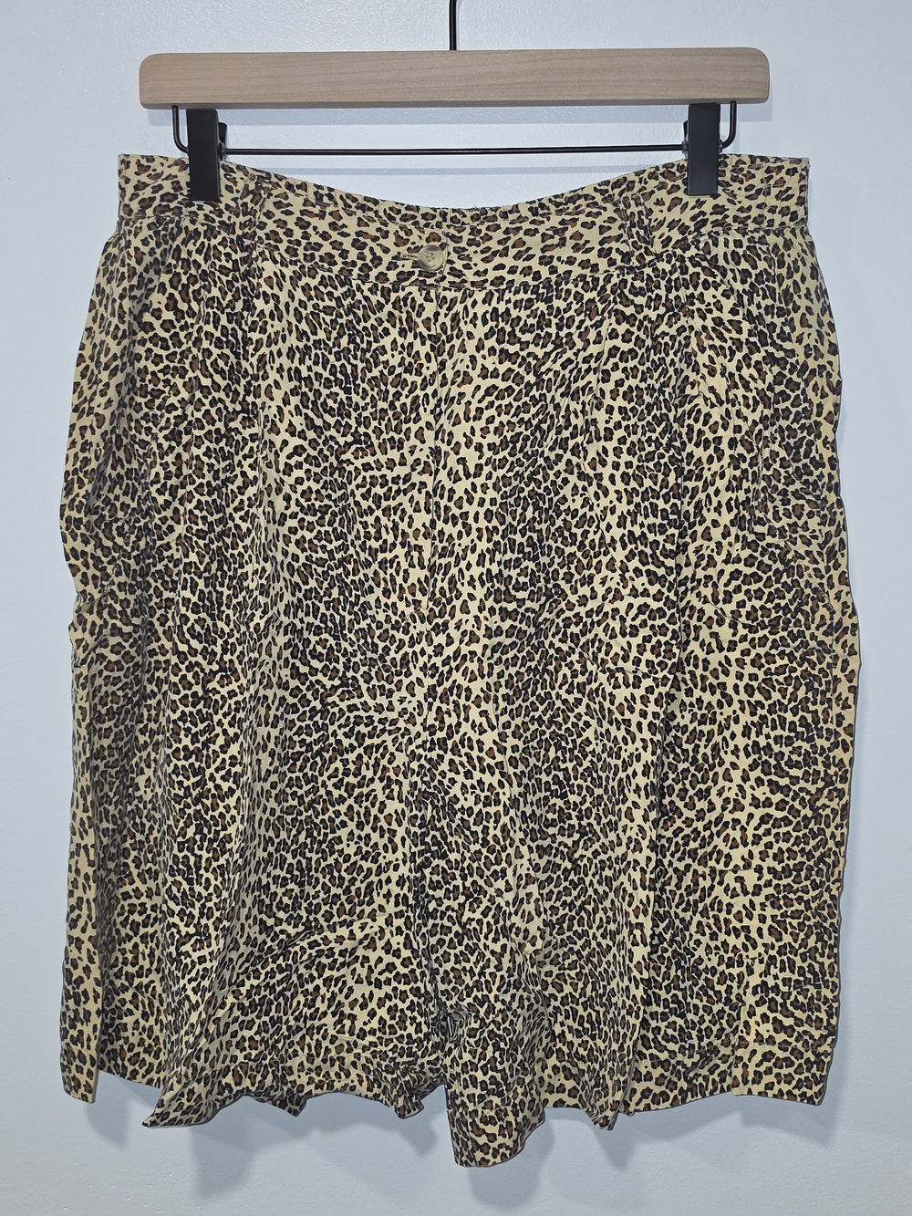 Vintage 100% Silk High-Waist Leopard Print Flowy Shorts Womens Size 10